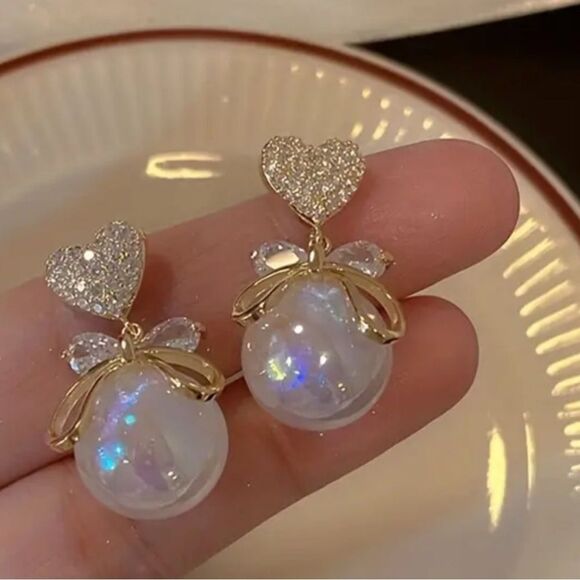 Elegant Gold and Silver Heart Pearl Earrings - Picture 1 of 1